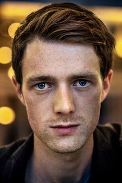 Maximilian Klas interpreta Mikael