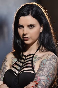 Pandie Suicide interpreta Goth Waitress