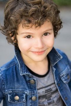 Joshua Satine interpreta Miles Smothers