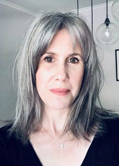 Emily Hurson interpreta Additional Voices (Voice)