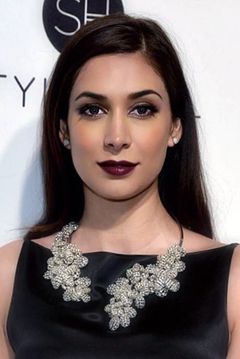 Preeti Desai interpreta Katie