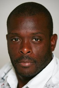 Marvin Campbell interpreta Stunt Neighbour