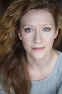 Rebekah Brockman interpreta Cop 2