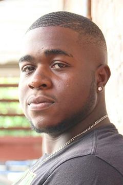 Jamel Chambers interpreta SF Street Pedestrian (uncredited)