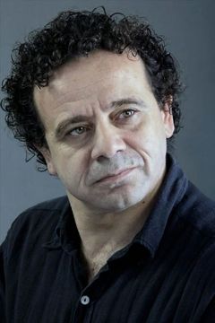 Reha Özcan interpreta Ali
