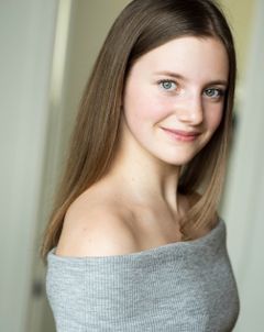 Lane Styles interpreta Emma
