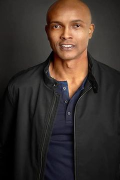 Shan Omar Huey interpreta Joshua