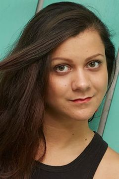 Polina Raykina interpreta Natashka
