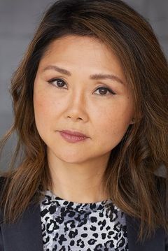 Esther Moon interpreta Mrs. Oh