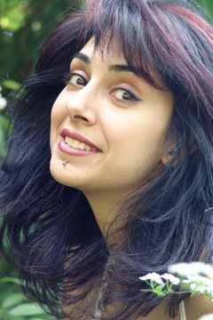 Taies Farzan interpreta Middle Class Iranian Woman