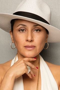 Zilah Mendoza interpreta Maria