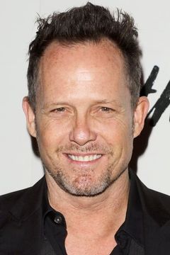 Dean Winters interpreta Brian Cassidy