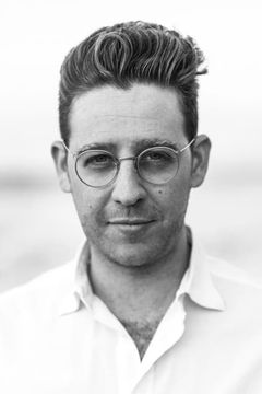 Trevor Einhorn interpreta Neil Kellerman