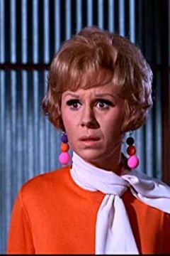 Barbara Stuart interpreta Mrs. Kramer