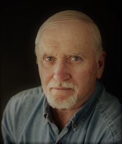 John C. Coffman interpreta Neighbor