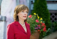Martha Burns interpreta Maura