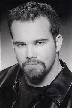 Hunter F. Roberts interpreta Angry Fight Fan (uncredited)