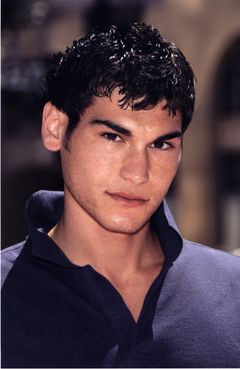 Brad Bufanda interpreta David