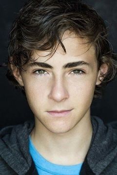 Anton Starkman interpreta Nate Gardner (voice)