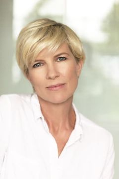 Alexandra Tydings interpreta Victoria Reynolds