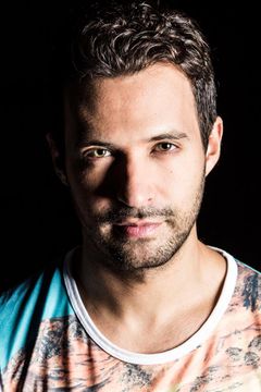 Rodrigo Massa interpreta AJ