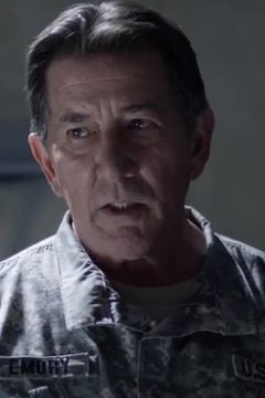 Steve Shearer interpreta Bert Nolan