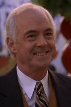 Dennis Greaghan interpreta LEONARD GORHAM