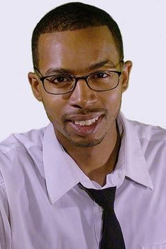 Brandon Scales interpreta Gail's Cameraman
