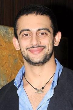 Arunoday Singh interpreta Asif