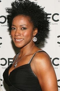 Karen LeBlanc interpreta Brenda