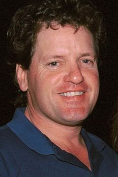 Roger Clinton, Jr. interpreta Agent Clinton