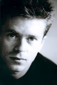 Declan Geraghty interpreta Soldier (uncredited)
