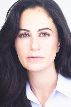 Sahar Bibiyan interpreta Gulmira Mom