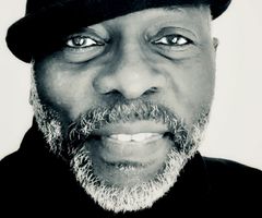 Monty Ross interpreta Club Patron