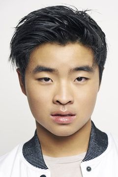 Dallas Liu interpreta Young Jin Kazama