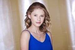 Alexandra Beaton interpreta Burned Village Child