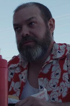 Nathan O'Neil Smith interpreta Officer Schanker (uncredited)