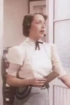 Frances Morris interpreta Mrs. Anderson