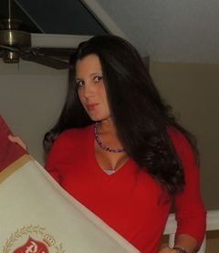 Shannon M. Hart interpreta Snobby Hotel Guest