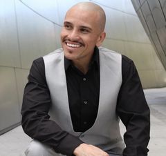 Cesar Garcia interpreta Juvenal