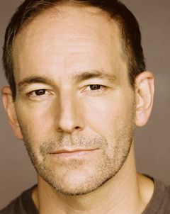 Clint Jordan interpreta Homeowner