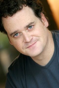 Dave Anthony interpreta Gorilla Performers