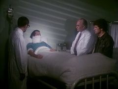 Michael Cutt interpreta FBI Agent (Hospital)