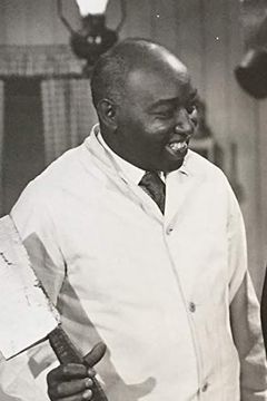 Sam McDaniel interpreta Andy