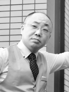 Yutaka Mishima interpreta Goto Man