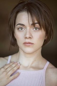 Nika Perrone interpreta Noemi