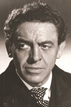 Eddie Byrne interpreta General Willard