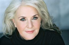 Wendy Phillips interpreta Gail