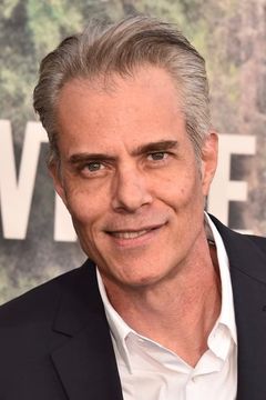 Dana Ashbrook interpreta Robert