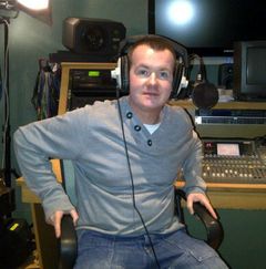 James Casey interpreta Dougie